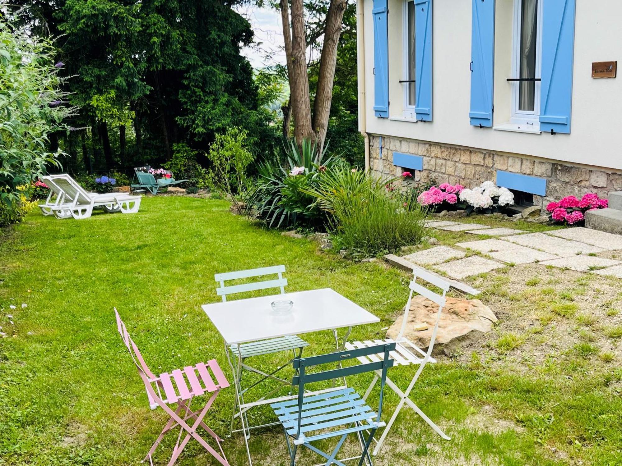 Les Volets Bleus Villa Parmain Ngoại thất bức ảnh